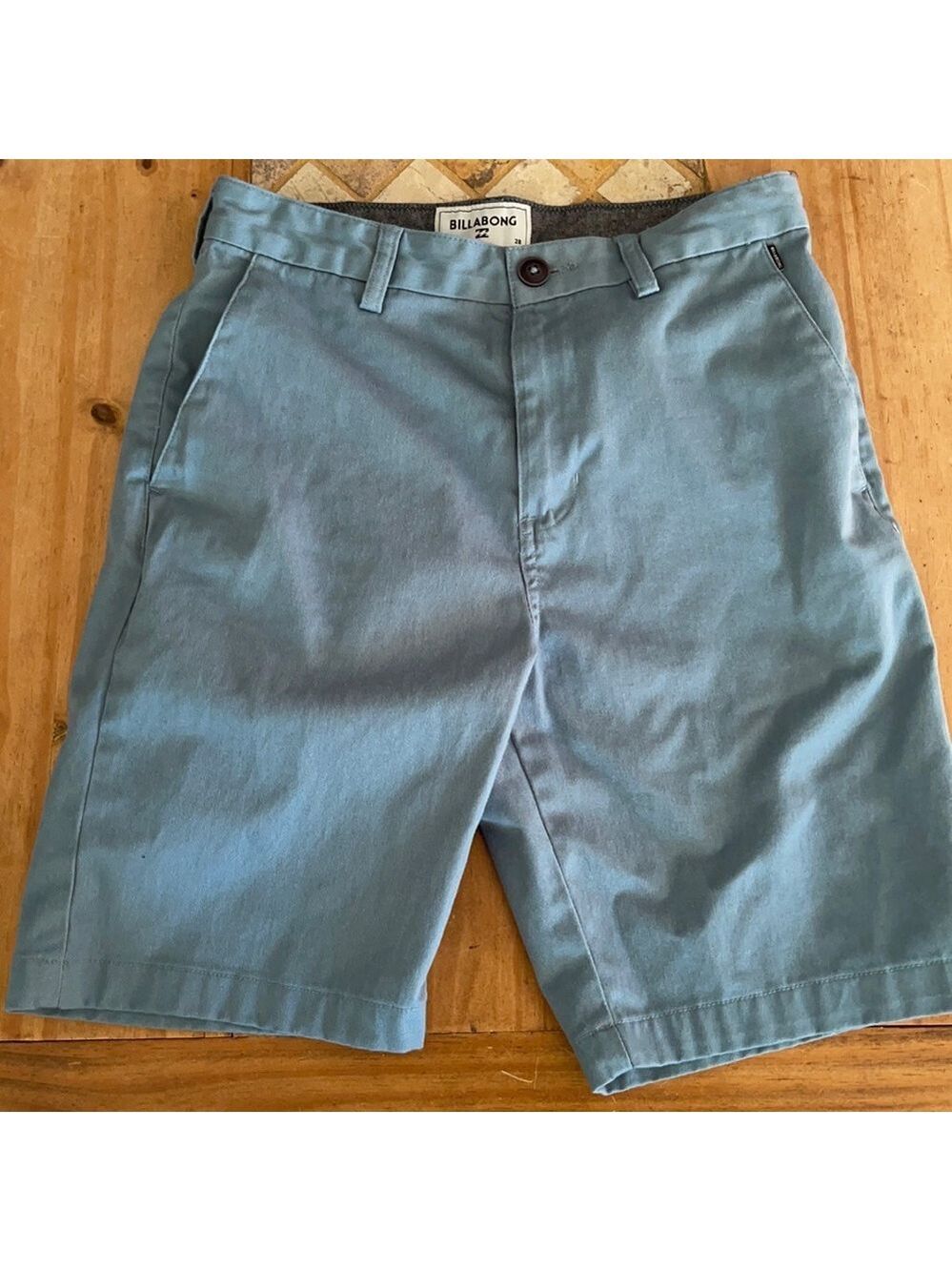 Billabong shorts size 28🔥